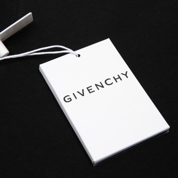GVNCHY T-Shirt