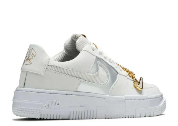 air-force-1-pixel-grey-gold-chain-2.webp AIR FORCE 1 PIXEL ‘GREY GOLD CHAIN’