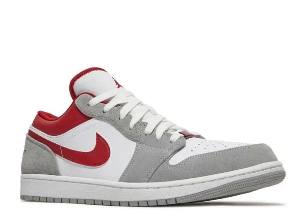 AIR JORDAN 1 LOW ‘LIGHT SMOKE GREY GYM RED’