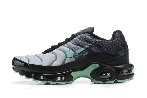 air-max-plus-tn-green-glow.webp AIR MAX PLUS TN ‘GREEN GLOW’
