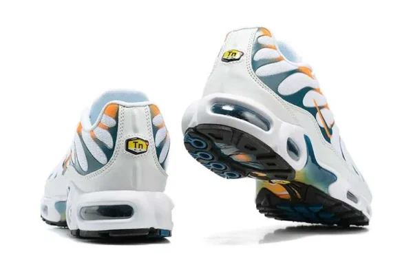AIR MAX PLUS TN ‘HIKING CARABINE WHITE KUMQUAT MARINA’