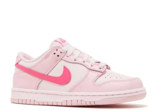 SB DUNK LOW ‘TRIPLE PINK’